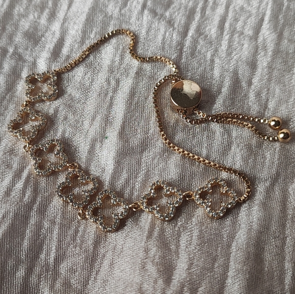 BR Banana Republic Clover Clear Rhinestone Gold Tone Slide Bracelet EUC - Picture 3 of 10